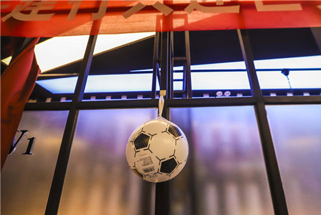 青岛：一餐厅以讲述足球故事著称 成球迷品味足球的好去处
