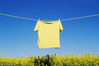 During the Minor Heat period, with the longest amount of sunlight and the strongest sunlight radiation, many families hang their clothes out in the sun to prevent mildew.[Photo/VCG] 