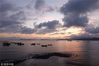 2018年7月7日，黄昏时分的青岛西海岸现大美云霞，景色绮丽迷人。