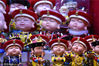 2018年8月9日，北京，前门大街出售的八零后小时候的童年玩具，“老物件”勾起甜蜜回忆。