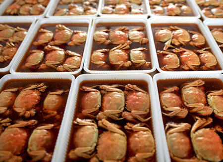Huai’an: “Baogong Crabs” in Hongze Lake on Market