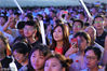 2018年8月18日，江苏句容茅山镇丁庄万亩葡萄合作联社广场，在一座座的葡萄大棚旁，首届丁庄葡萄音乐节震撼开启。