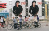1989年6月11日，上海，迈克尔·杰克逊的海报和行人。