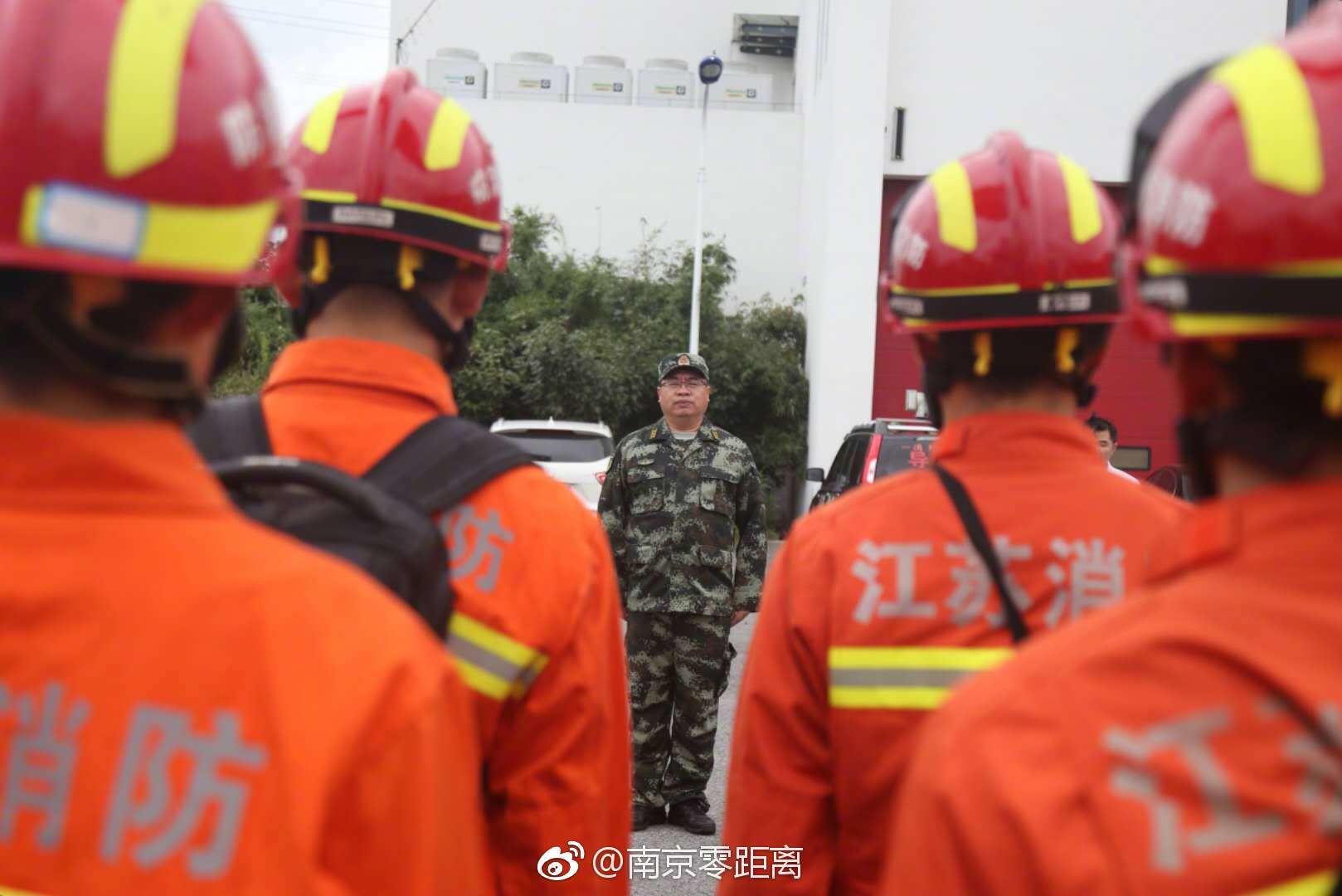 8月26日,由江苏消防总队参谋长陆军带队,共调集全省11个支队,总队