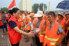 2018年8月3日，山东省茌平县七彩年轮志愿者协会将3500只爱心水杯发送到每一位环卫工人手中。