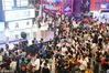 2018年8月4日，上海，当天是第十六届中国国际数码互动娱乐展览会(ChinaJoy)的第二天，展会迎来参观的人流高峰。观众在ChinaJoy展会上参观。