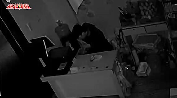 午夜“扫荡”沿街门面 偷来财物只为打赏主播