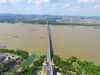 2018年9月9日，南京。经过一年多的封闭维修，南京长江大桥初露新颜，在蓝天白云的映衬下显得格外壮美。