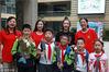 2018年9月10日，南京。当日是第三十四个教师节，南京一小学的小学生们带了鲜花送给自己的老师，祝福老师们教师节节日快乐。