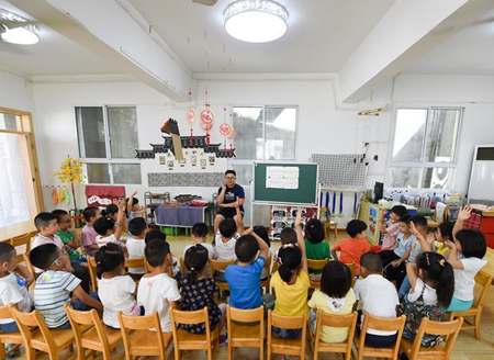 First and only male teacher at Xiaoxihu kindergarten in Nanjing 
