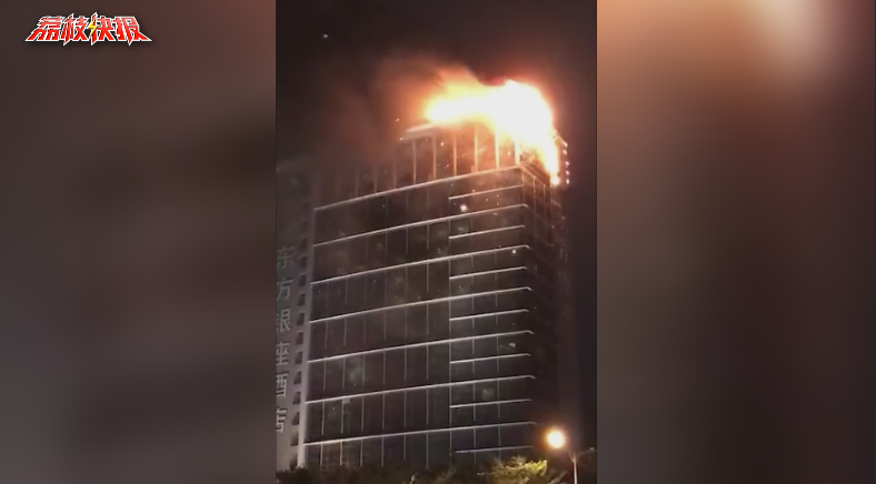 深圳一酒店因广告牌引燃发生火灾