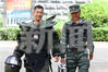 2018年9月16日，武警排爆手梁洪强（左）、冯文（右）在训练结束后讨论。