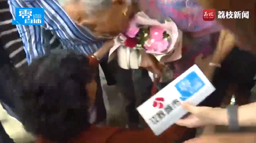 母女分离60年 从未放弃寻亲终相逢