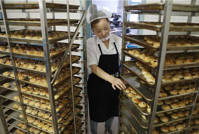 杭州：中秋节将至 探访中秋月饼生产全过程