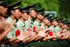 2017年9月12日，深圳，退伍仪式现场。卸下军人标识，军人的姿态同样还在！廖键/视觉中国