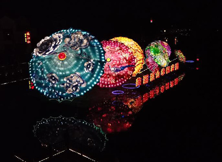 Cross-Straits lantern festival illuminates Zhouzhuang