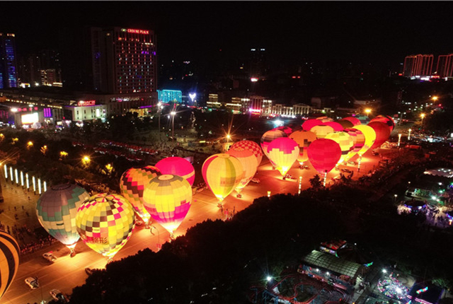 点亮“巨型孔明灯” 2018中国热气球俱乐部联赛总决赛襄阳开战