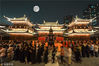 2018年9月23日，上海玉佛禅寺举行《中秋拜月祈福法会 恭迎月光菩萨圣诞》仪式。黄/视觉中国