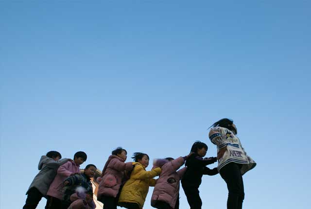 贵州毕节：90后女孩成51个孩子的“妈妈” 用心温暖孩子