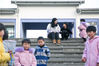 2019年1月9日，在贵州毕节市大方县儿童福利院内，卢小卜正在和孩子谈心。罗大富/视觉中国