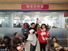 2019年1月13日，武汉。在湖北省妇幼保健院内，挂号处、取药处、输液区，到处都是患儿和家长，连走廊内都坐满家长和患儿。