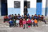 2014年12月31日，浙江省衢州市，大力山小学的全家福，1个老师和21个学生，最大的12岁，最小的4岁，三个年级在一班上课。