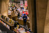 2019年1月15日，四川省成都市太古里方所书店内，许多市民与游人在书店内阅读书籍，寒假期间许多市民选择在书店里看出为自己“充电”。