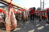 2019年1月18日，江苏省扬州市邗江区杨寿镇新龙村，村民在晾晒腊肉（无人机拍摄）。
