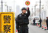 2019年1月18日，陕西省渭南市临渭区滨河大道，巡特警队员进行武装设卡盘查演练。