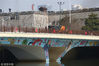 2019年1月17日，南京，一组以李白、杜牧、辛弃疾等唐宋诗人为主题的彩绘亮相集庆门桥两侧，原本“灰头土脸”的桥墩改头换面，成为秦淮河沿线又一处亮丽景观。