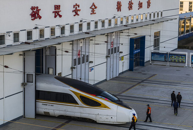 北京：动车组进行保养和检修 为春运安全保驾护航
