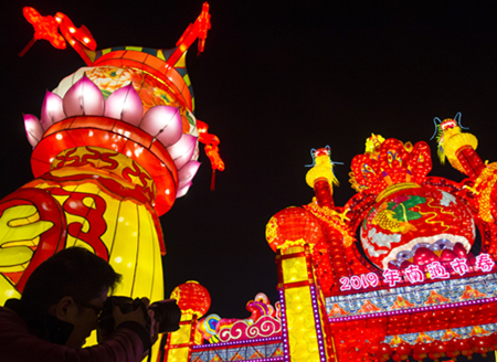 Lantern festival lights up Nantong