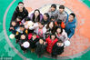 2019年1月22日，寒假开始后，哈尔滨工业大学的6名学生相约一起到贵州省毕节市大方县儿童福利院开展支教活动，内容包括文化课程辅导、绘画、手工、舞蹈等，和福利院的孩子们一起度过快乐的假期。罗大富/视觉中国