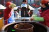 2019年1月24日，江苏淮安，第二届浦楼打酱油文化节在文庙拉开帷幕，吸引许多市民前来打酱油、品酱香。