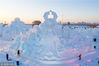 2019年1月5日，哈尔滨冰雪大世界造《王者荣耀》园区，近距离接触峡谷人气英雄，一个个经典游戏场景尽收眼底。