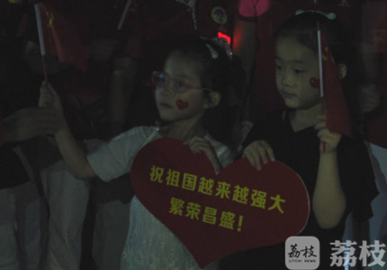 连云港这里可以看露天电影 “红色经典”激发爱国情