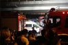 2019年10月10日晚，江苏无锡，312国道上海方向锡港路上跨桥路段出现桥面垮塌，现场有多辆轿车被压，具体伤亡情况不详。救援车辆已抵达现场。