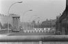 当地时间1976年10月13日，德国柏林，图为施普雷河Oberbaumbruecke 桥的一个瞭望塔。RALPH GATTI /视觉中国
