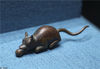 2019年10月4日报道，《与天久长——周秦汉唐文化与艺术特展》在清华大学艺术博物馆举行。西汉中期，青铜衔物鼠。
