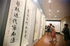 2019年10月9日，在江苏省南通市，市民在南通市个簃艺术馆建馆30周年馆藏精品展上参观。