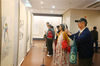 2019年10月9日，在江苏省南通市，市民在南通市个簃艺术馆建馆30周年馆藏精品展上参观。