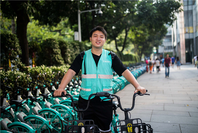 图片故事：00后在广州做单车运维 一天接触单车数百辆