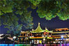 2019年11月9日，进博会期间，在上海豫园九曲桥畔，灯光璀璨、流光溢彩，宛若人间瑶池，充满了喜迎八方嘉宾的氛围。
