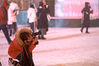 2019年11月12日，哈尔滨市，雪夜的索菲亚教堂，美如童话，吸引来全国各地的摄影人端着单反，立着三脚架，开着离机闪拍照。索菲亚教堂上空的雪花，缓缓飘落，让寒冷冬夜变得浪漫起来。