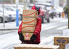 2019年11月13日下午，在长春市大屯街附近的一处快递配送站点，大量的包裹蜂拥而至，快递员们有条不紊的进行分拣和配送。