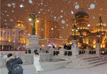 哈尔滨：暴雪袭来 索菲亚教堂美如“童话世界”