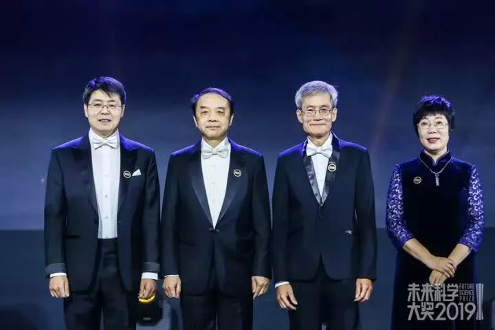 通籍科学家王贻芳获未来科学大奖！ 现场他捐出全部奖金