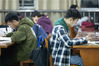 2019年11月20日，武汉，考研进入倒计时阶段，即将参加2020研究生初试的大学生们正在图书馆刻苦学习，准备考试。