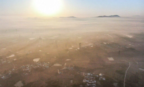 晨雾如薄纱  绘就乡村水墨画