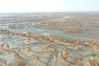 2019年11月27日，新疆巴州，尉犁县，冬日里的尉犁罗布淖尔国家湿地公园色彩斑斓，水平如镜，景色迷人。